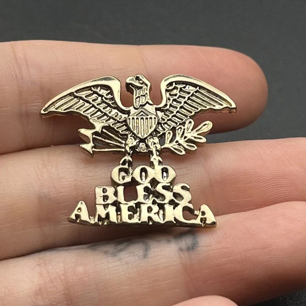God Bless America Eagle Gold Tone‎ Lapel Hat Pin